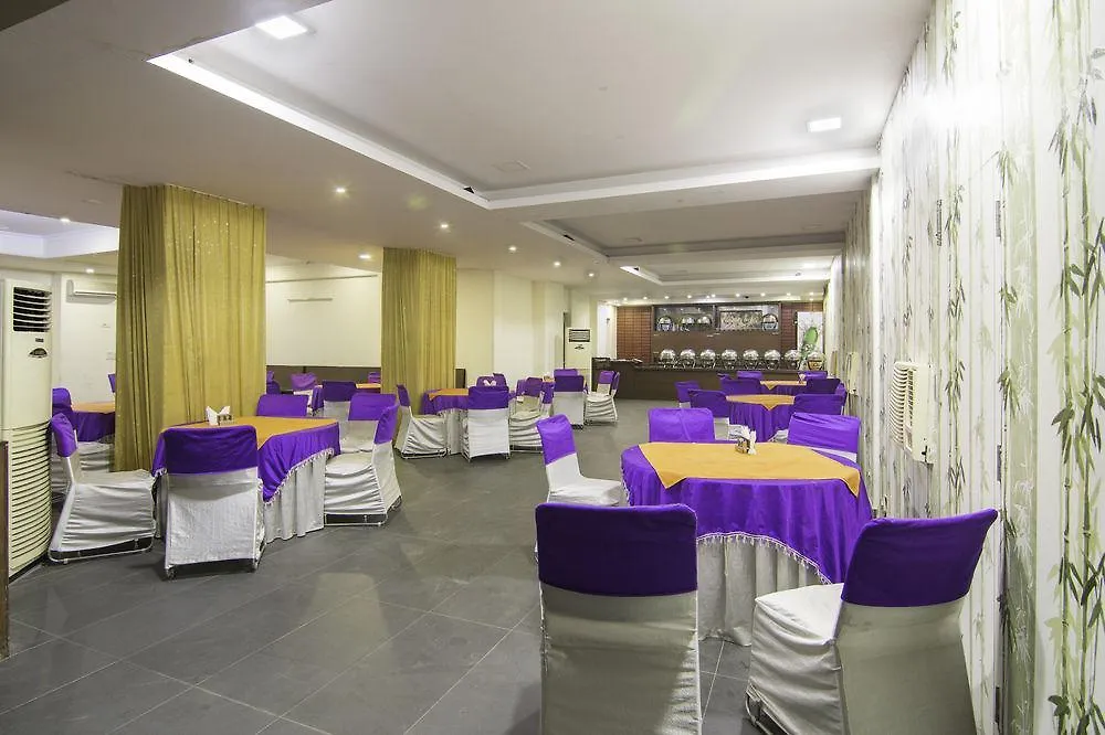 Treebo Palm Tree Palam Vihar Hotel Gurgaon 3*,  India