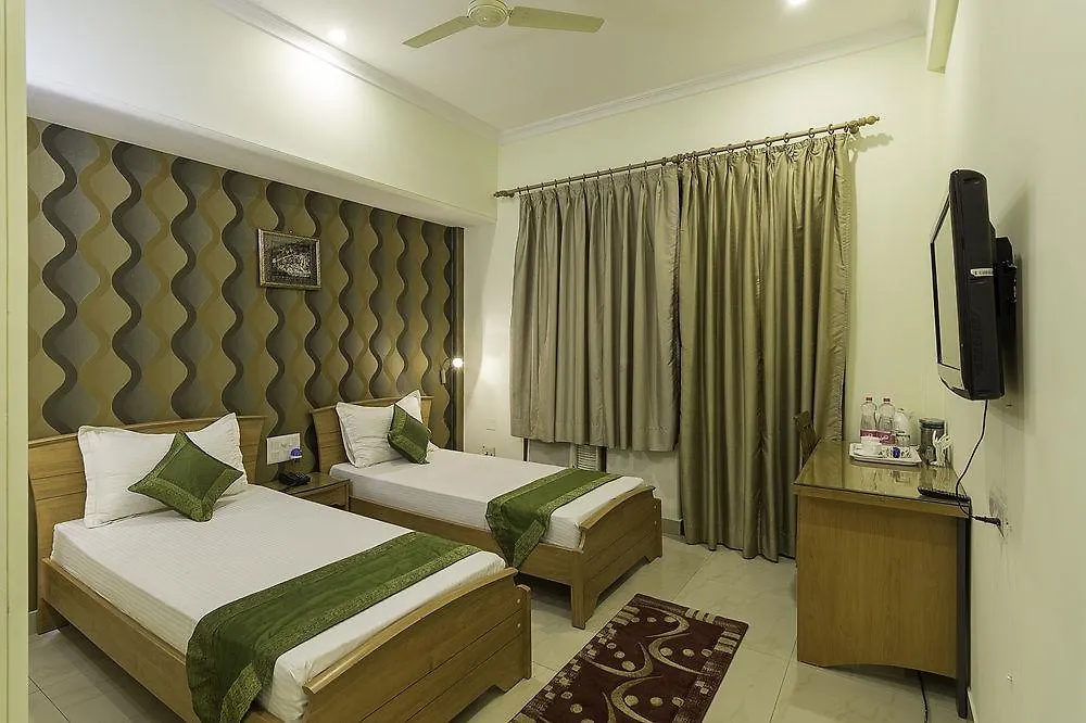 Treebo Palm Tree Palam Vihar Hotel Gurgaon 3*,